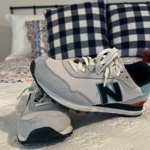 Like new New Balance casual tennis shoes